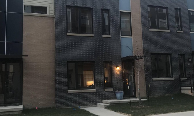 Downtown Des Moines Casa | Loft en el pintoresco East Village con una vista del horizonte del centro de la ciudad