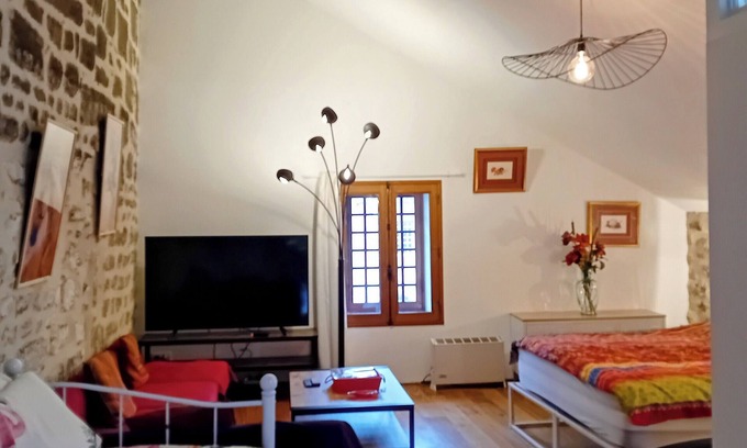 Locronan Casa | LOFT Locronan 1624 renovated in 2021 in France's second most beautiful village.