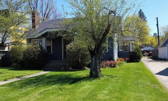 Garden District Casa | Loft near lake cda/ midtown area. walking to stores, restaurants, lake.