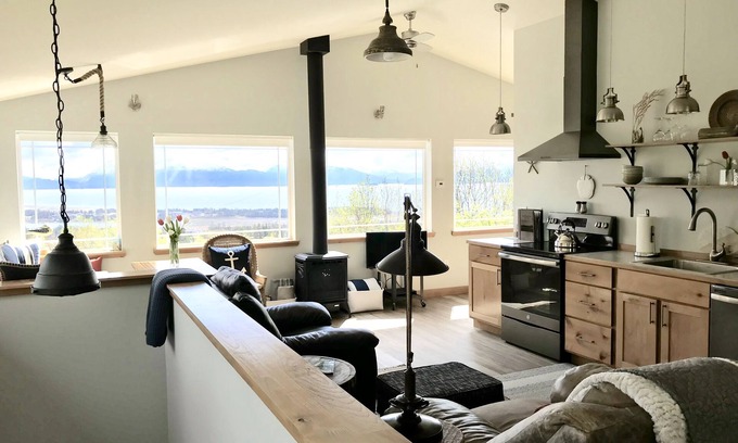 Homer Apartamento | Loft on the Hill - In-town, Luxury, BIG VIEW!