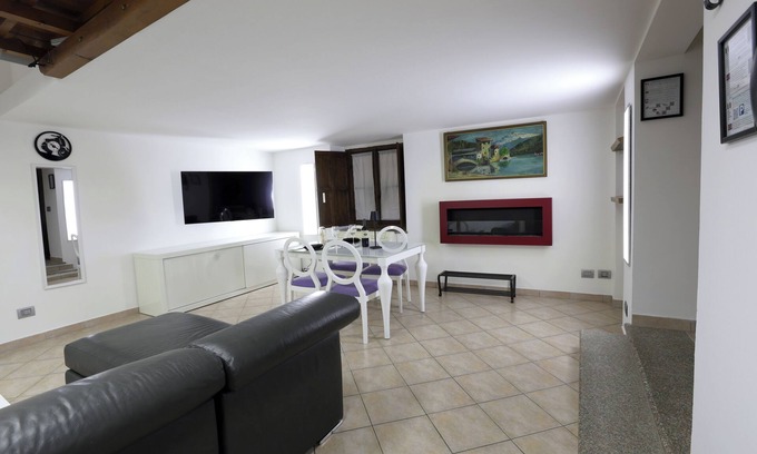 Vercelli Apartamento | Loft Piazza Cavour Vercelli- Private Entrance Central to Milan Turin