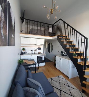 Old Town Apartamento | Loft Style Studio Apartment- Free Parking- Free Gym- Keyless Access