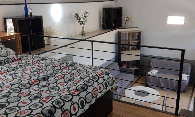 Collobrieres Apartamento | Loft-style studio facing the river in the village of Collobrières