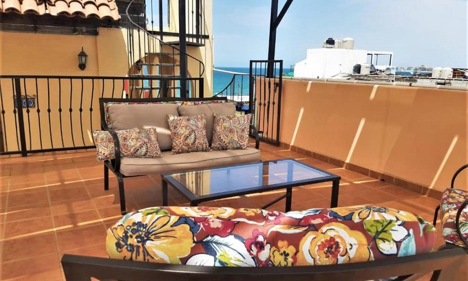 El Puerto Apartamento | Loft with rooftop deck in the Malecon - Unit #206