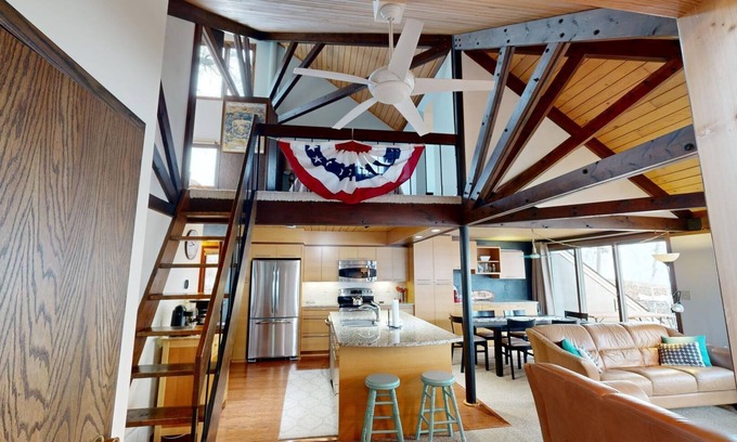 Spicer Chalet De Esquí | Lofted Cottage @ Indian Beach