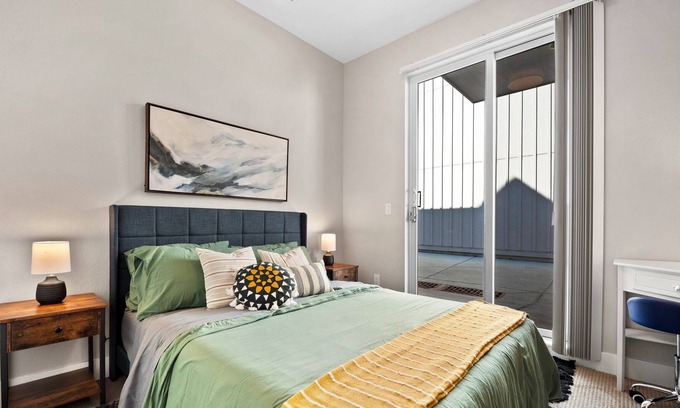 Northeast Park Hill Apartamento | Loftium | Adorable 1 BR Guest Suite In Northeast Park Hill