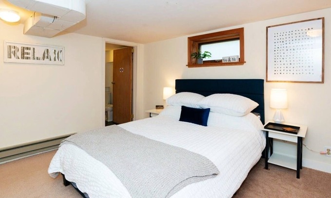 Whittier Heights Apartamento | Loftium | Cute Ballard Home on a Quiet Street!