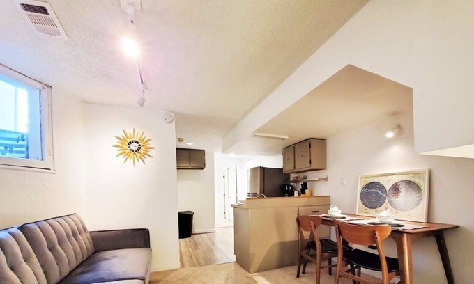 City Park Apartamento | Loftium | Cute Suite In City Park with a Chic Full Kitchen