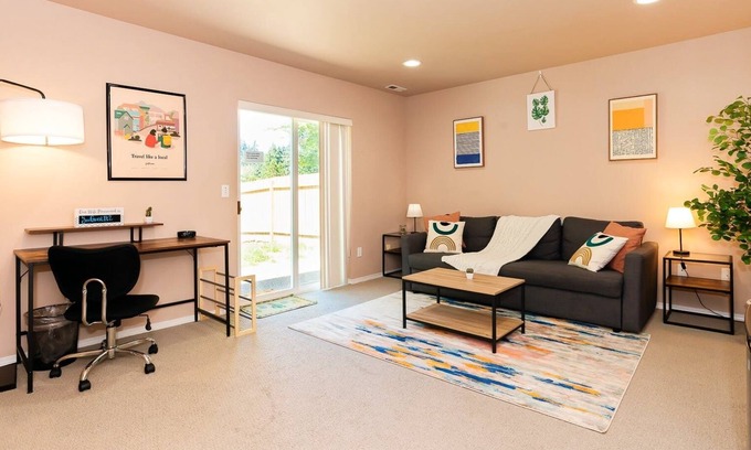 Highline Apartamento | Loftium | Gorgeous 2 BR Guest Suite in Highline!