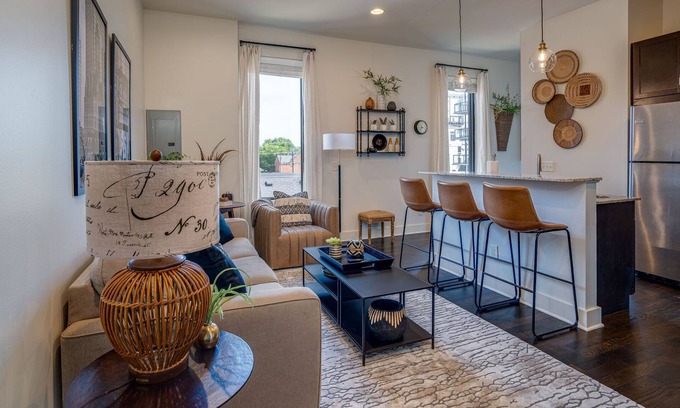 Midtown Casa | LOFTS AT 30TH - CONTEMPORARY COUNTRY - MINS TO BROADWAY
