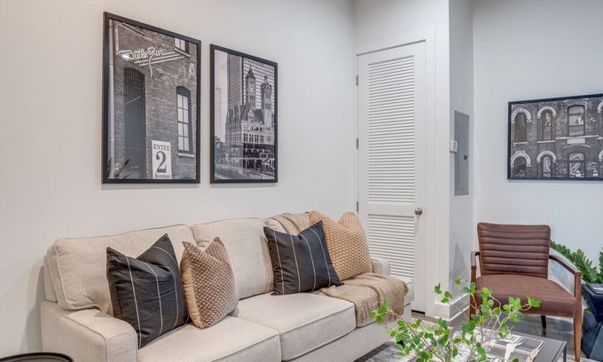 Midtown Casa | Lofts At 30th - Modern Life - Great Walking location!
