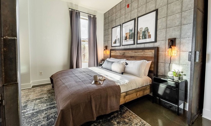 Midtown Casa | LOFTS AT 30TH - URBAN DREAM - 5 MINS TO BROADWAY
