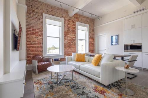 Downtown Casa | Lofty Blues at the Brent Lofts