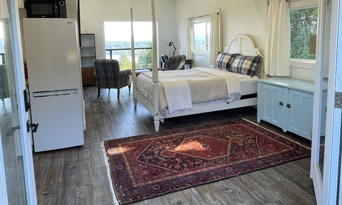 Salt Spring Island Apartamento | Lofty View Retreat