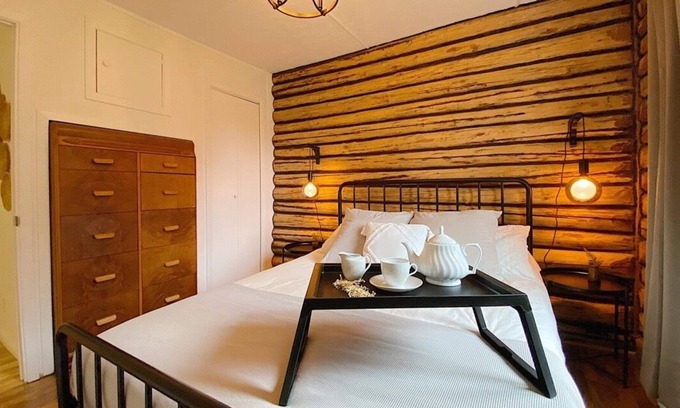 Saint-Alphonse-Rodriguez Chalet De Esquí | Log cabin by the lake with fireplace