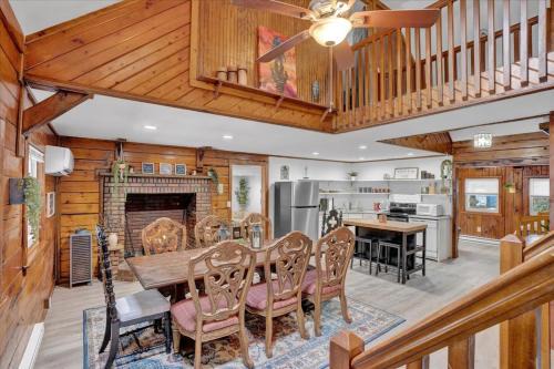 Long Pond Casa | Log Cabin and Guest House Sleeps 18 2 Game Rooms