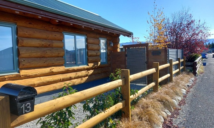 Twizel Cabina | Log Cabin - Cosy and comfortable.