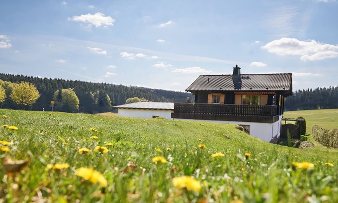 Vesser Apartamento | Log cabin flair in the middle of mountain meadows and forest, huge terrace and garden