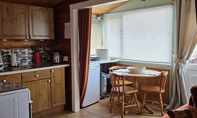 Bronaber Cabina | Log Cabin - Free Parking, Garden & pet Friendly