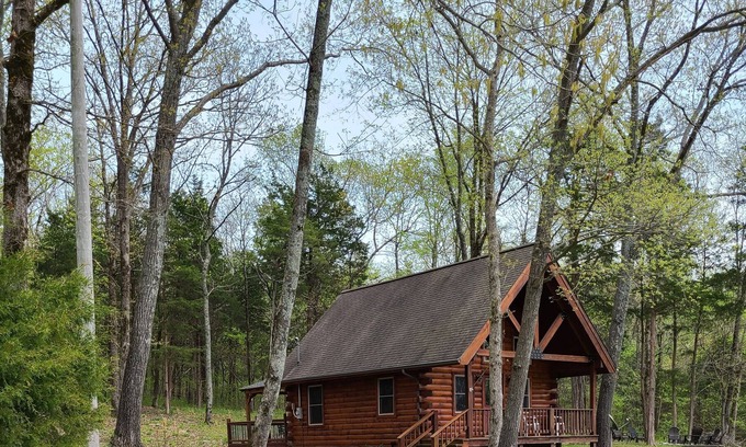Trigg County Cabina | Log Cabin get away in Cadiz, KY area with multiple recreation areas near by.