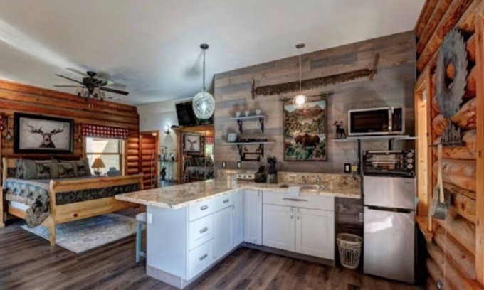 Shasta Lake Apartamento | Log Cabin in Redding, CA *Great Reviews*