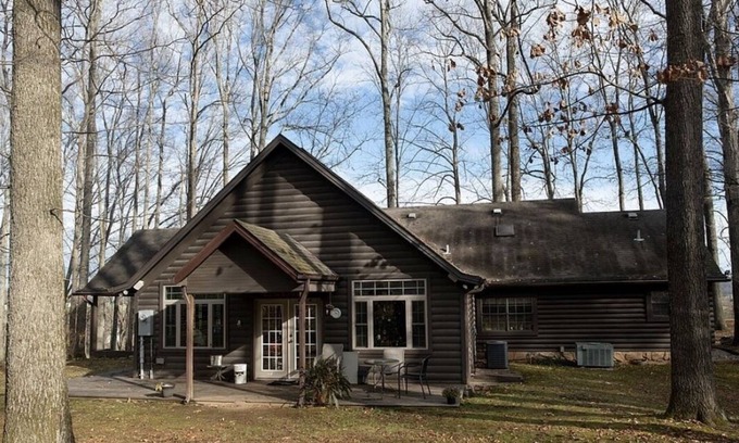 Monticello Cabina | Log Cabin in Scenic Setting, 5 miles From Conley Bottom Marina, Lake Cumberland