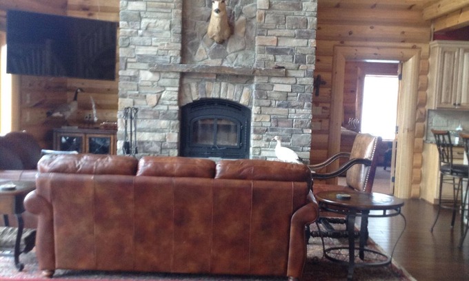 Fremont County Casa | Log Cabin Living y College World Series (CWS)