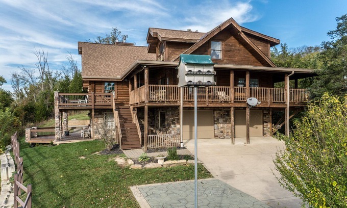 Union Cabina | Nuevo anuncio Unbelievable Log Cabin Lodge Retreat con vista al río Ohio