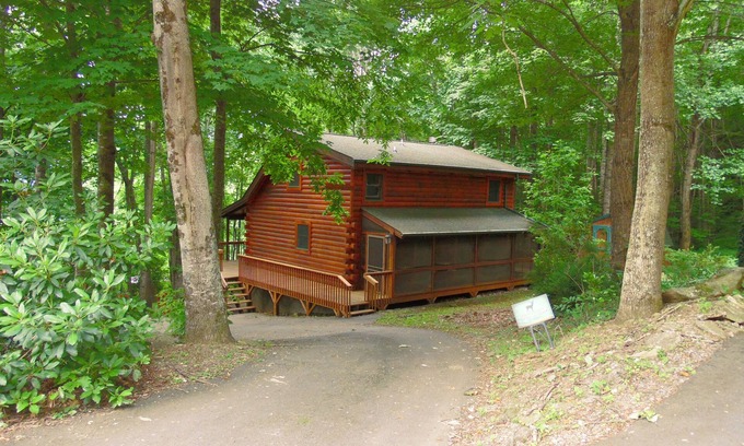 Maggie Valley Cabina | Cabaña de madera, MountainView, EZ Access, Área de juegos, WIFI, Aire acondicionado, Chimenea, Fogón,