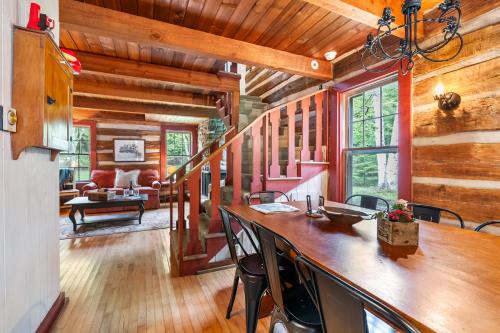 Baileys Harbor Casa | Log Cabin on Kangaroo Lake by Simple Life Rentals