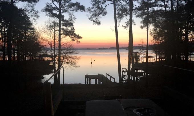 Milam Casa | Cypress Bay Cove Lake / Log House