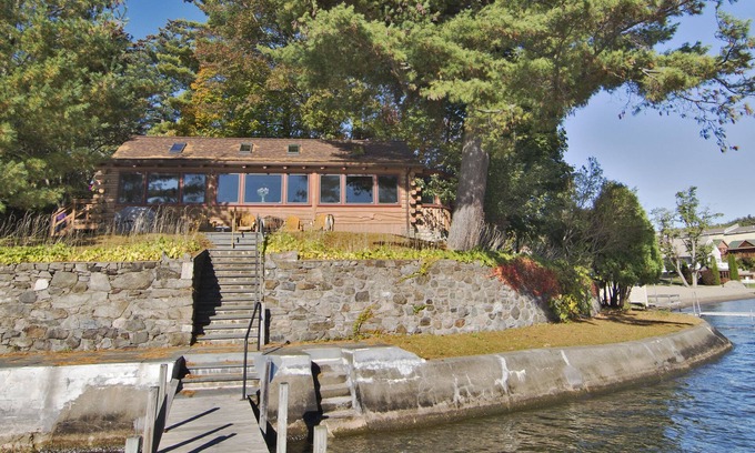 Lake George Casa | Cabaña de madera en el lago George, espacio de muelle