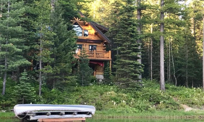 Columbia Falls Casa | Log Cabin on Spoon Lake Near Glacier National Park