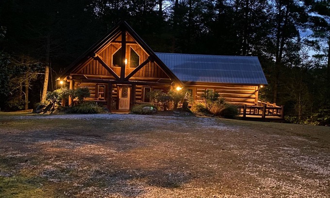 Oneida Cabina | Log Cabin On The Rocks