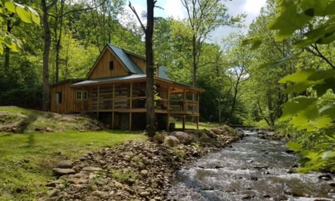 Stanardsville Cabina | Log Cabin on the River
