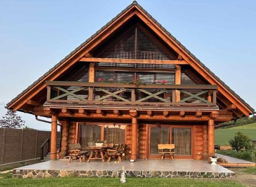 Zavazna Poruba Cabina | LOG CABIN Poludnica