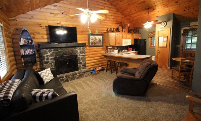 Notch Estates Cabina | Log Cabin 2 Piscinas, Arbolado, Aislado, Jacuzzi, WiFi, senderos naturales, a 1 milla de SDC