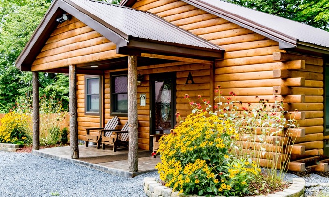 Romulus Cabina | Retiro rústico de cabañas de madera, Cayuga Wine Trail, perros bienvenidos, abierto todo el año