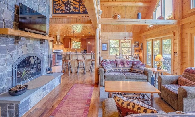 Whitefield Casa | Log Cabin Retreat in the White Mountains