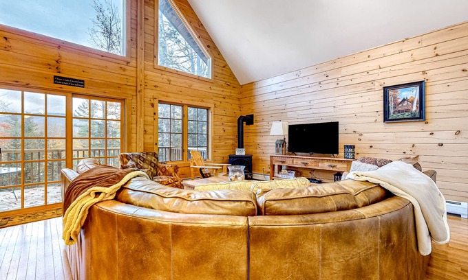 Winhall Casa | Log cabin-style home with mountain view - close to VAST/skiing/hiking/golf