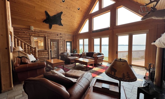 Arkdale Cabina | Log Cabin w/indoor pool on Lake, 30 Min from Wis Dells! 8 min. from Sand Valley