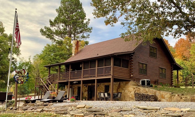 Livingston County Cabina | Log cabin w/walk out basement and loft located on Ohio Rivers edge.