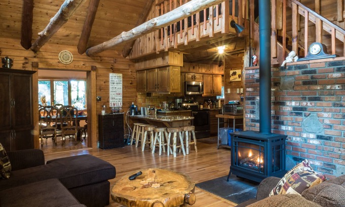 Cochecton Cabina | ** Log Cabin * Bañera de hidromasaje * Sauna * Estanque privado * 23 acres * 4. 6mi a Bethel Woods *
