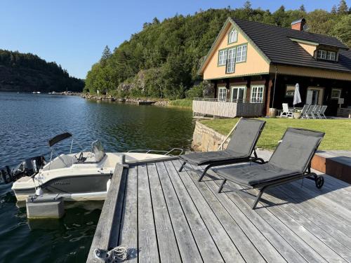 Torreby Casa | Log cabin with pool, sauna and boat by Torreby Castle