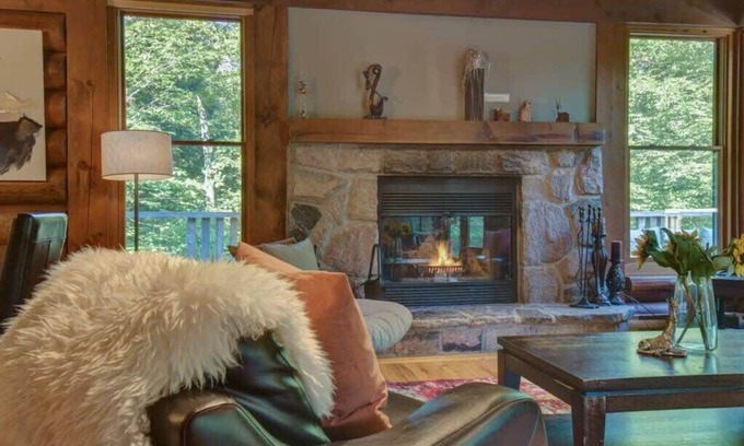 Lac Superieur Village Chalet De Esquí | Log Cottage Resort Access & Spa