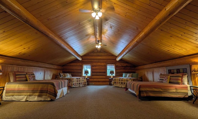 Seeley Lake Cabina | Log Home close to Hiking Trails!