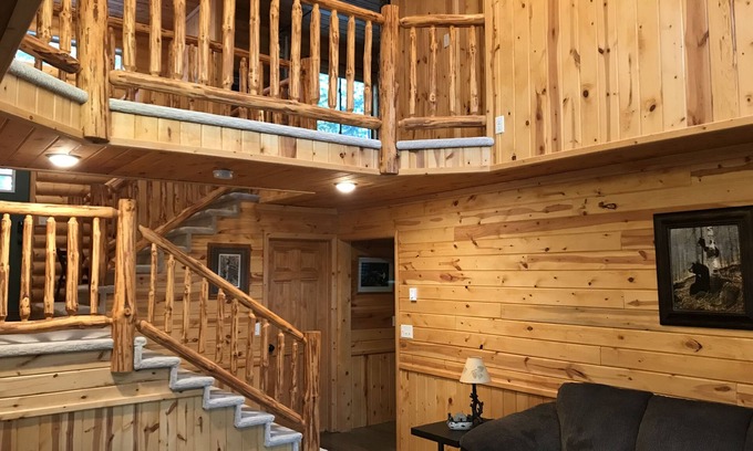 Pine River Casa | Log home nestled in tall pines near Norway Lake