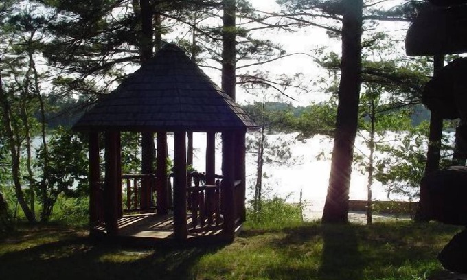 Gaylord Casa | Inicio de sesión en el lago Wequas, barcos gratis que admiten perros