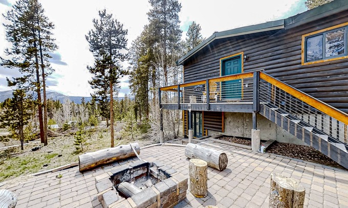 Winter Park Highlands Casa | Log Home with Mountain Views, Firepit & Gas Fireplace - Quick Drive to Skiing