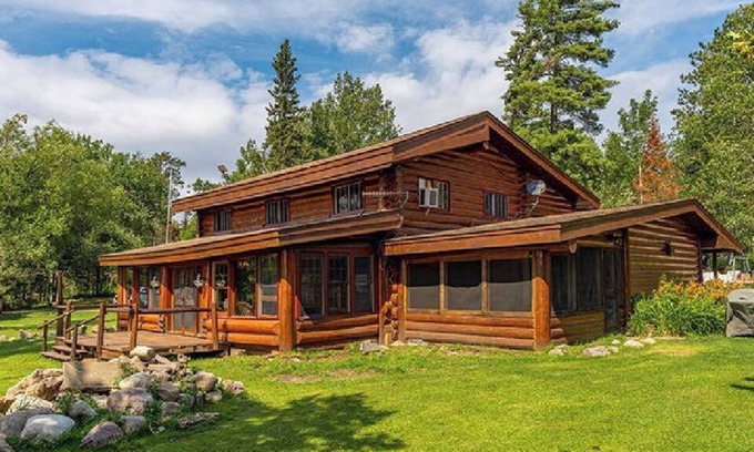 Ely Cabaña | Log Lodge .